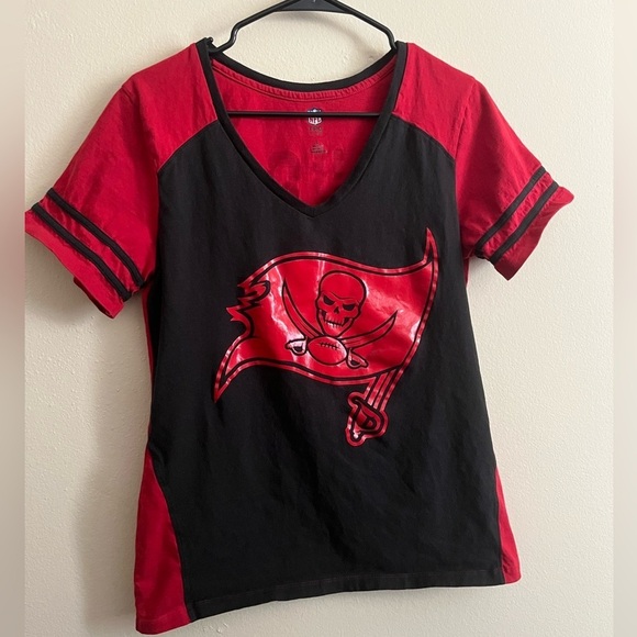 NFL Tops - Women’s Bucs Tee